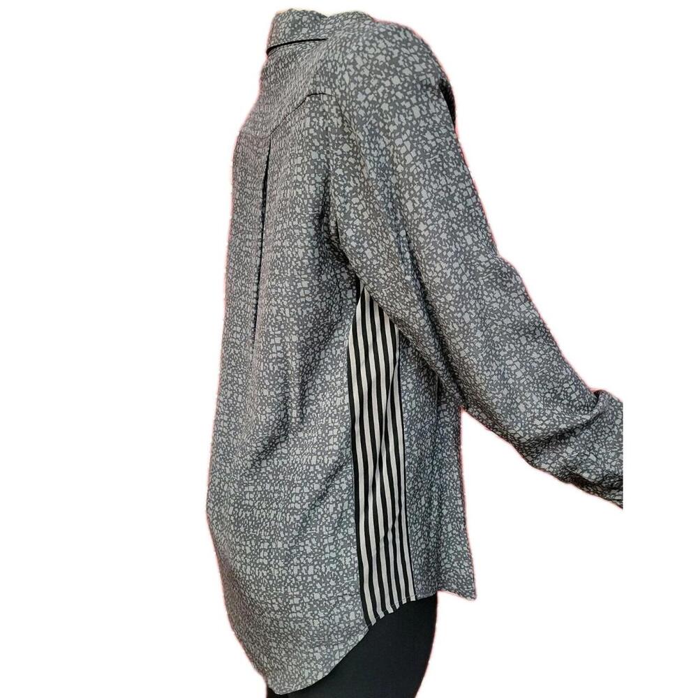 Gold Hawk Women's Top Blouse Size M Gray Buttons Up Long Sleeves  #C